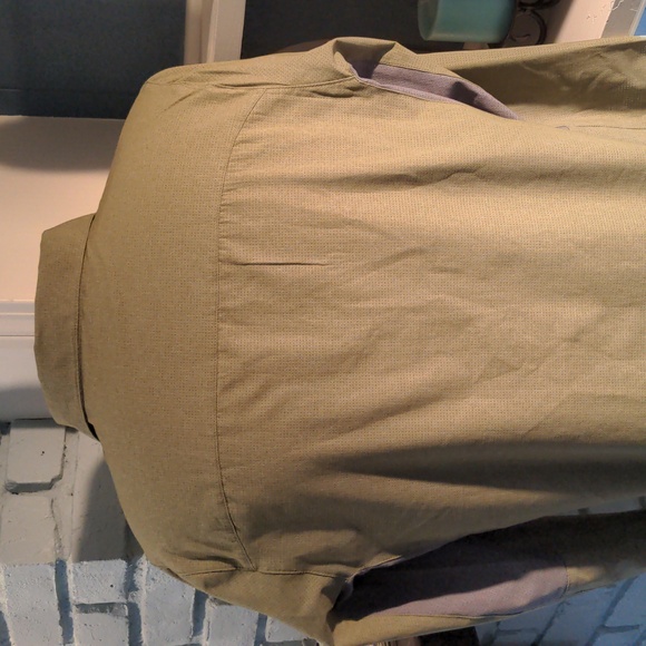 Bass Outdoor button down technical fabric outdoor shirt. - Picture 5 of 7